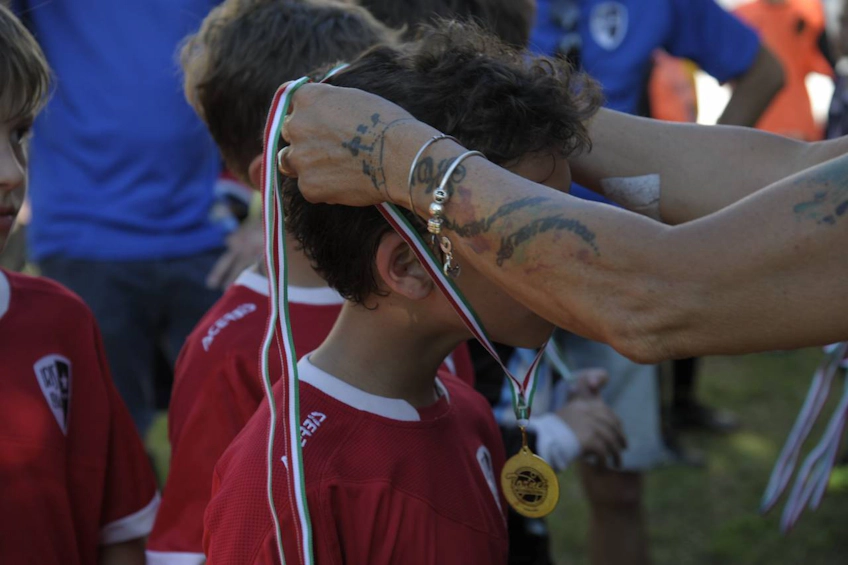 Genç futbolcuya Mirabilandia Adriatic Cup'ta madalya takılıyor