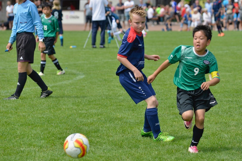 Boys playing football at the U11 Raddatz Immobilien Cup tournament