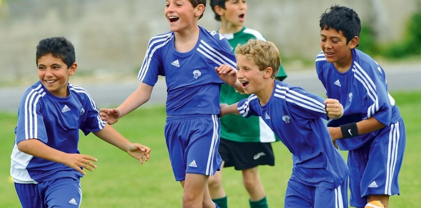 Genç futbolcular Trofeo Malgratense turnuvasında gol sevinci yaşıyor